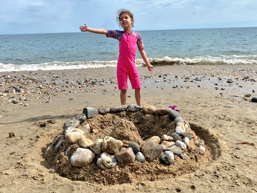 Listed801's tweet photo. Been a very busy girl traveling all around the south coast of England 😁 been to 4 different beaches so far 🩴⛱️🤽‍♂️🚤🍦xx @TVInfants #MakingMemories https://t.co/Fof5EGByRf