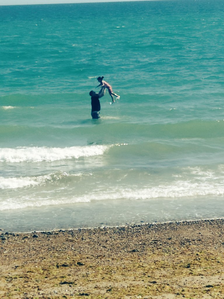 Listed801's tweet photo. Been a very busy girl traveling all around the south coast of England 😁 been to 4 different beaches so far 🩴⛱️🤽‍♂️🚤🍦xx @TVInfants #MakingMemories https://t.co/Fof5EGByRf