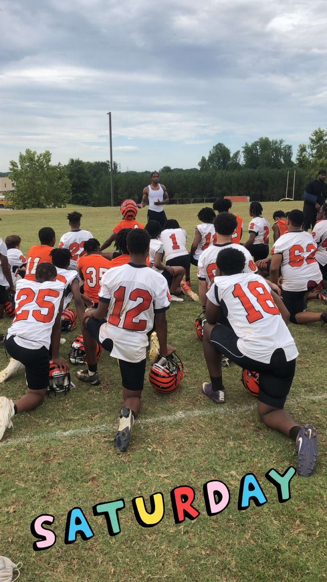 Got the chance to talk to the boys today. Glad to be back ! Tiger pride 🐅<a href="/SHS_Athletics_/">Southside High School Athletics</a> <a href="/NewAgeCoachK/">Kamrie Connell</a> <a href="/Bu11dawg1911/">Coach Mealing ΩΨΦ</a>