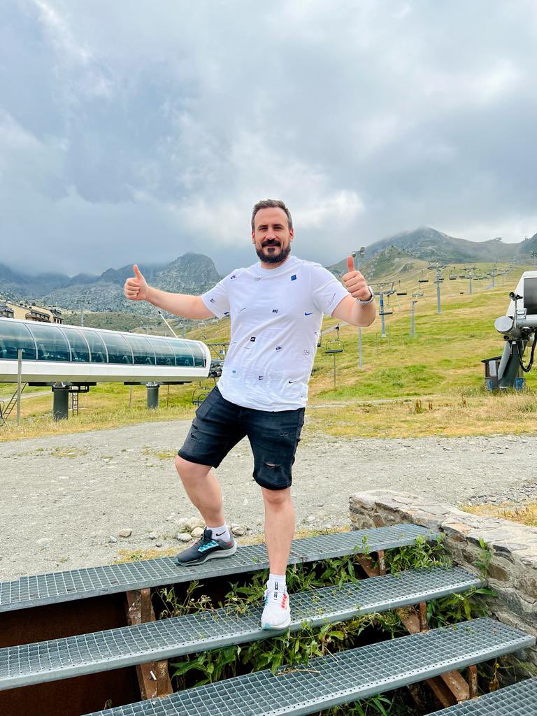 RevolAimar tweet media