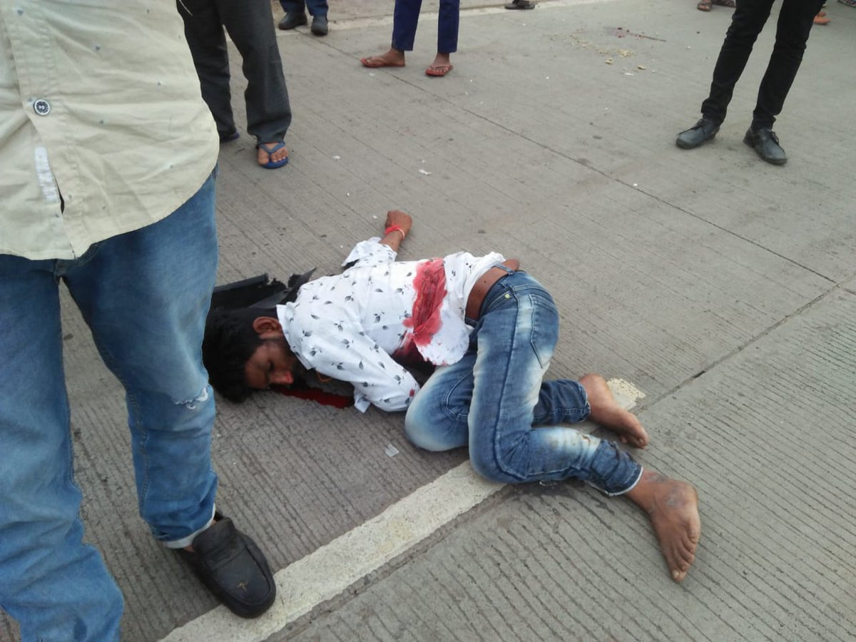 मध्यप्रदेश ग्राम पंचायत में पदस्थ सभी ग्राम रोजगार सहायकों (सहायक सचिवो) की मध्य प्रदेश सरकार से एक विनती है ।
(यातो यह पद समाप्त कर दिए जाएं )या फिर GRS के परिवार को सुरक्षित किया जाए ।
आज कई के बच्चे बड़े हो गए हैं खर्च बड़ गए हैं।
9000 रु में परिवार नही पलता है गहराई से सोचे ।