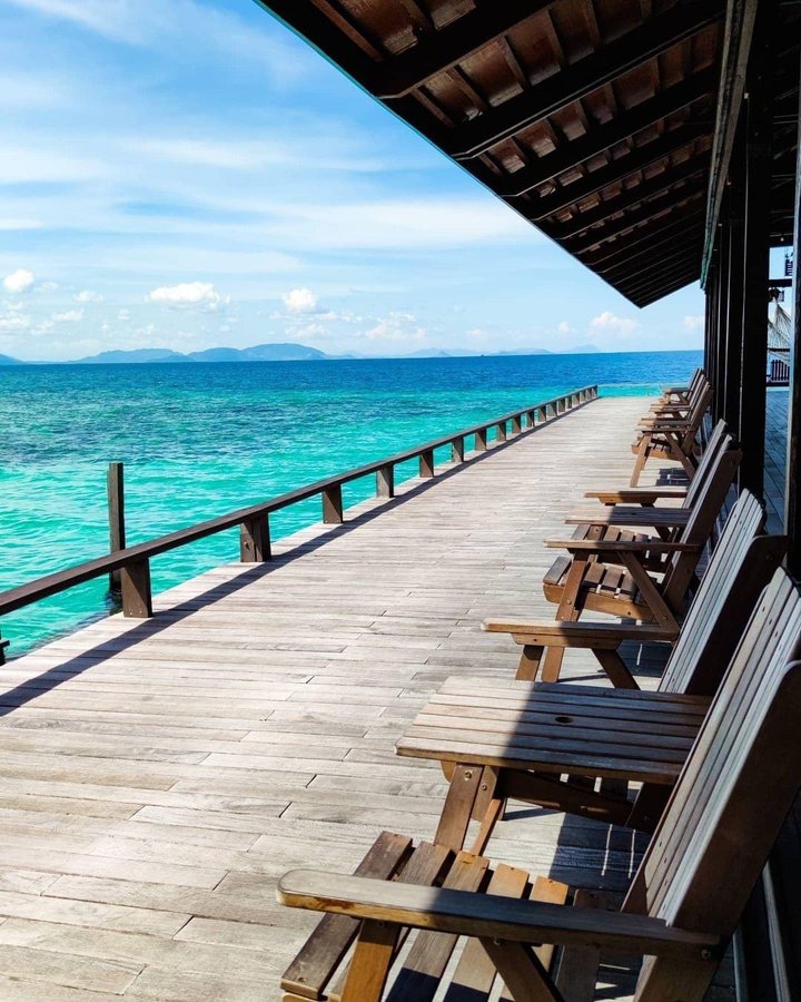 IzzatiWan3's tweet photo. Masa untuk mengosongkan gulungan kamera anda untuk memberi ruang kepada #Kapalai yang cantik

Bagaimana pula dengan berdagang hotel anda untuk menginap di banglo air?Nikmati lautan di bawah anda dan nikmati bunyi ombak yang menenangkan pada waktu malam
#Sipadan #Sabah #ctto https://t.co/KEhfn9V2Ay