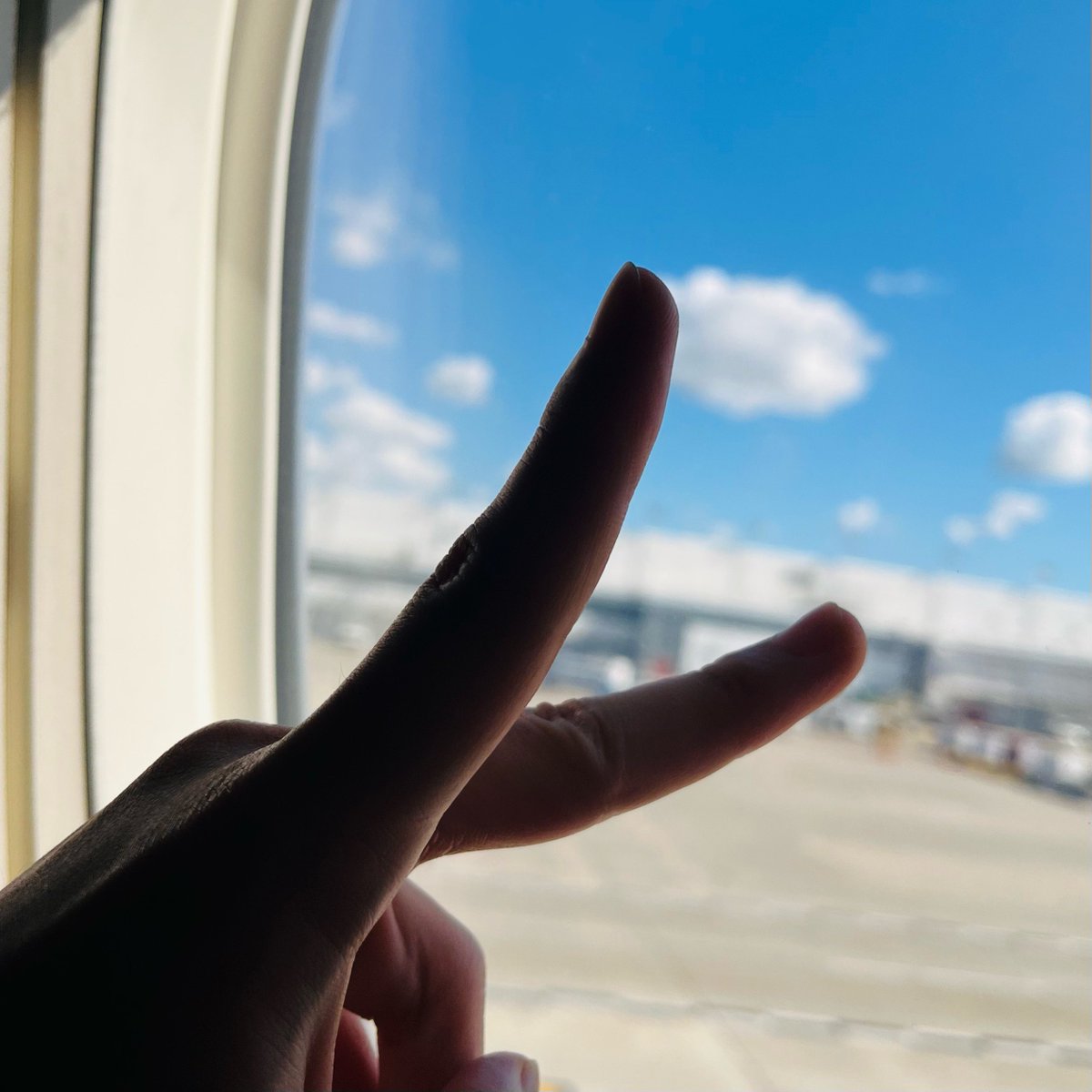 btsinthemoment's tweet image. jimin weverse post 

🐥 &amp;lt;ive&amp;gt; arrived in the US hehehehehehe