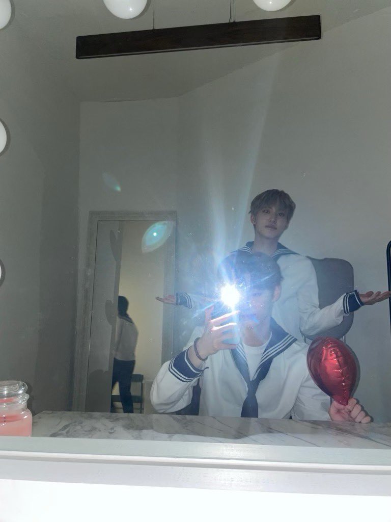 WooKyungjun_FR's tweet photo. [ TWITTER | 040722 ]

“Prenez un ballon en forme de coeur ❤️🎈
Premier arrivé premier servi ✋❤️😶🥹🤫” 

 #우경준 #KyungJun https://t.co/ZvpAQEbzh5
