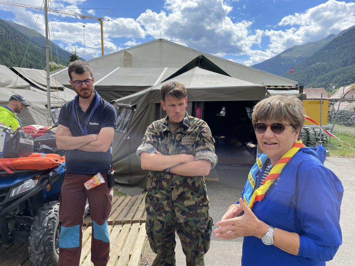 vbs_ddps's tweet photo. Bundesrätin @Violapamherd besuchte heute das #bula22. @vbs_ddps unterstützt Lager mit 200 Tonnen Material der @schweizerarmee, 7 Millionen Unterstützung durch J+S, 2768 Diensttage von Armeeangehörigen, 2500 Tage durch den Zivilschutz und 35'000 Spezial-Karten von @swisstopo https://t.co/jYW2tNO1jb