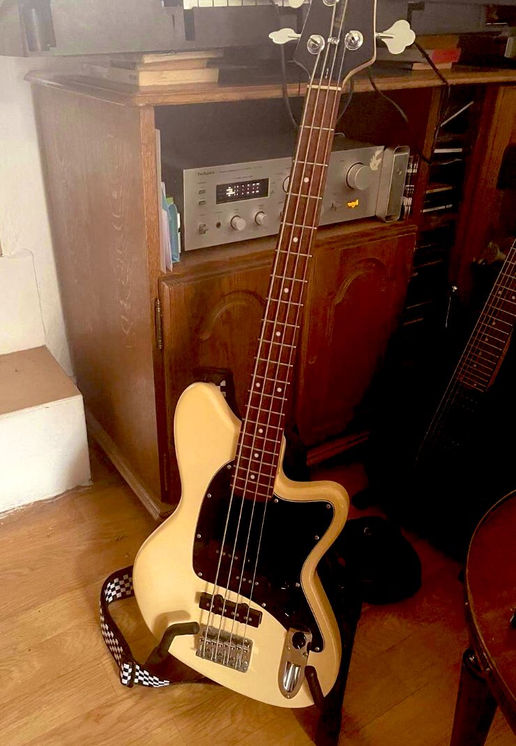 renatacuisine's tweet photo. Bass Guitar ๐ธ Lessons yesterday
I really enjoyed our session, my teacher said that am making huge progress so he decided that we build a new composition/ song with me playing the Bass line....my confidence is growing..Practice.. practice.. practice ๐ธ
#mattaodo๐ธ๐ฑ
#entertainer https://t.co/WJygMkO71D
