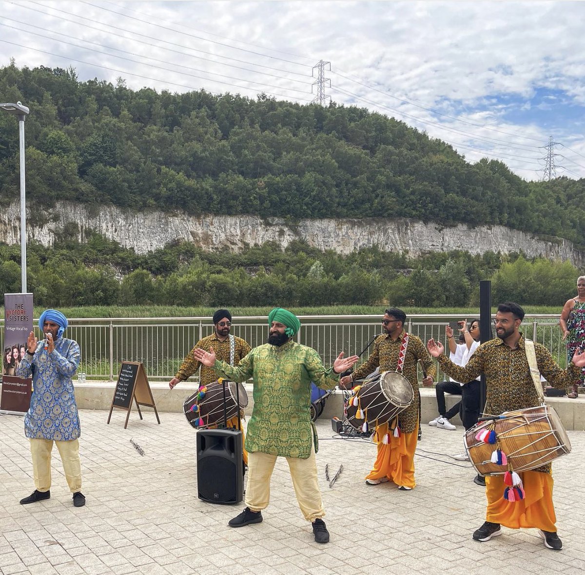 What a great atmosphere to bring everyone together here at #EbbsfleetFusion! 🥁 Thanks to all our performers who really wowed the crowds here at #PlatinumJubileePark 

@cohesionplus @EbbsfleetLiving @ArtsBlueprint #ebbsfleetgardencity #ebbsfleet #kent #art #festival #music