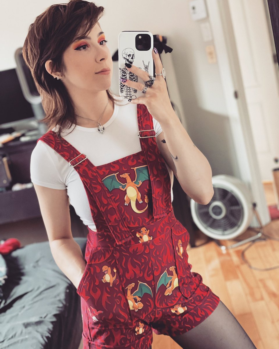 MelRambles's tweet image. I’m 28 and I’ve been making games for 7 years!? 

I’ve come a long ways from working on a farm in Chilliwack to get by 🌾

Now that I’m here my hope is to grow in my field, keep healthy working hours and make misogynists so uncomfortable they either change or leave ✌🏻✨