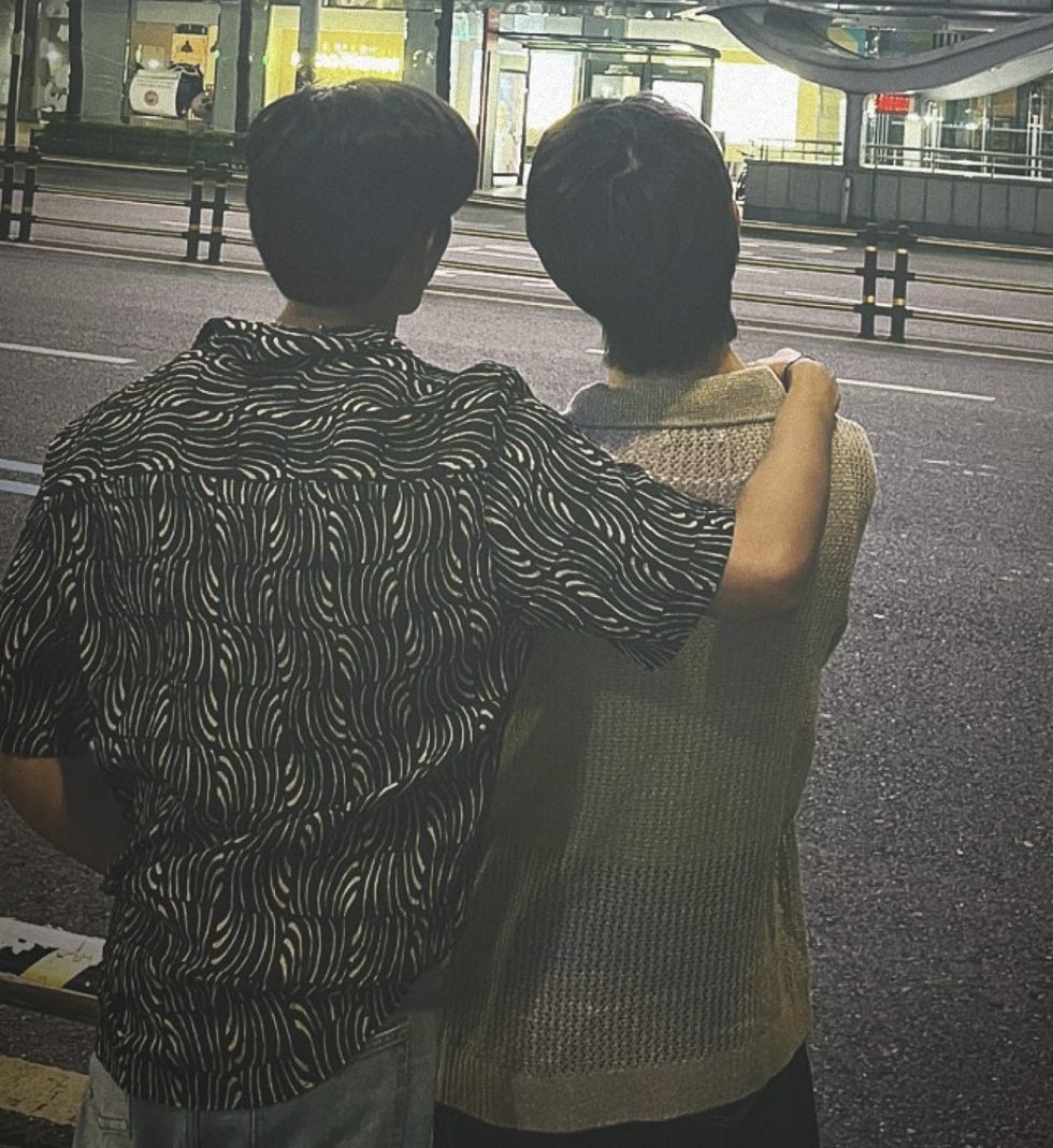 hourlynetjames's tweet photo. good night🖤 

#เน็ตเจมส์ #NetJames https://t.co/wuWFRtmGse