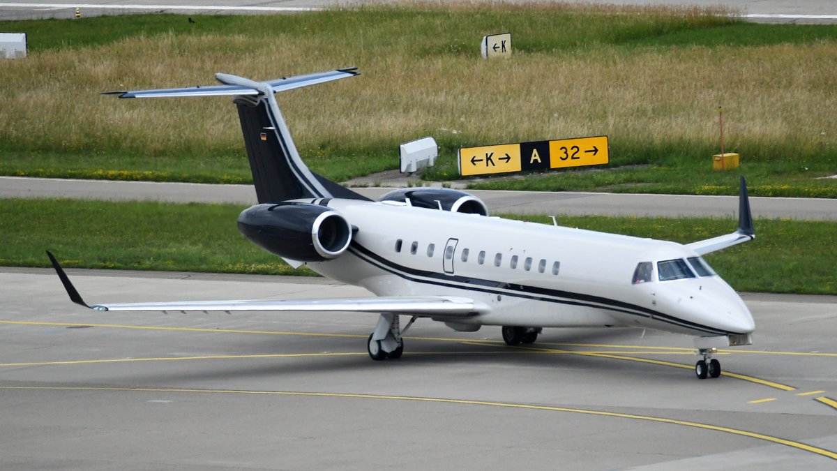 AvDelphi_images's tweet photo. Embraer ERJ145-650 BJ Legacy #AvDelphi #DAZUR #EMB145BJ #LSZH @AIR_HAMBURG https://t.co/qvElNfGUUL https://t.co/SjrFJCJNKO