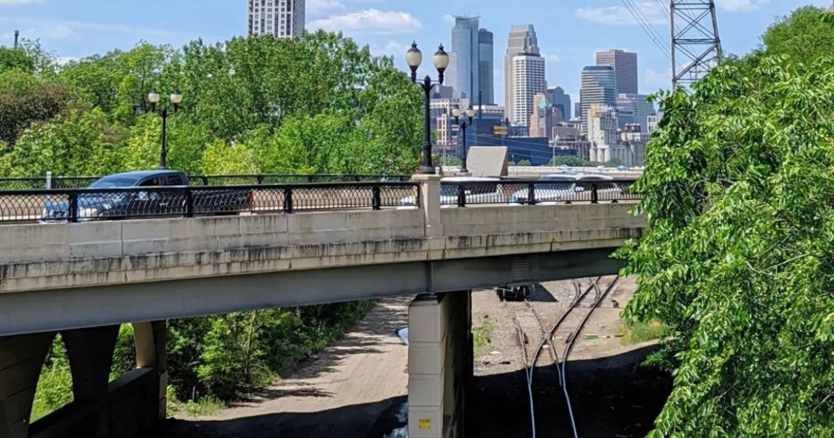 UMNAlumni's tweet photo. Dinkytown bridge
#UMNProud #UMNCampus #SaturdayView #SaturdayViews #UMN #Dinkytown
Photo Credits: @junaedsattar https://t.co/Mjed6DeB1S