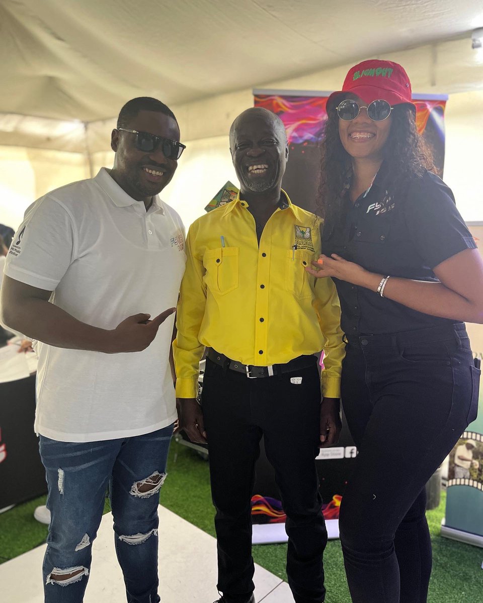 fyah105's tweet photo. #FyahFam we’re coming to you LIVE from the Denbigh Agricultural, Industrial and Food Show with @chineykpopgirl X @DJMario_Focused 🔥
We already got a chance to kick it with our new bestie Winston Simpson, the CEO of @radajm who gave us the rundown on what to expect today ! https://t.co/If0ksvzimd