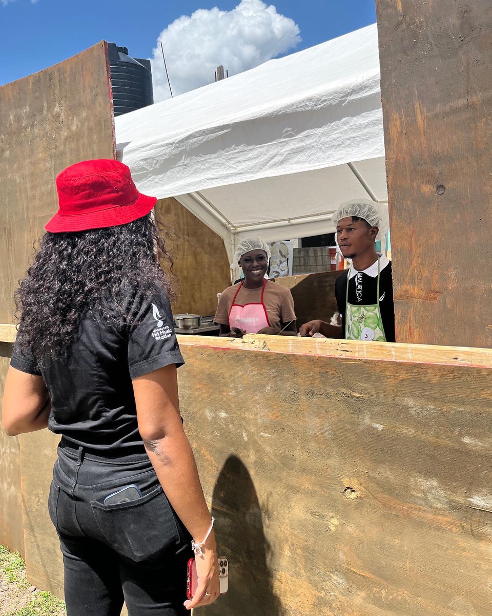 fyah105's tweet photo. #FyahFam we’re coming to you LIVE from the Denbigh Agricultural, Industrial and Food Show with @chineykpopgirl X @DJMario_Focused 🔥
We already got a chance to kick it with our new bestie Winston Simpson, the CEO of @radajm who gave us the rundown on what to expect today ! https://t.co/If0ksvzimd