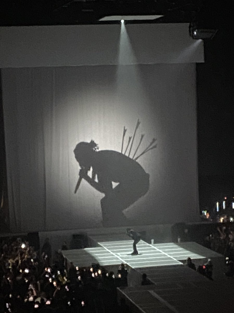 jasmelevn's tweet photo. @IndodaMustTakeC @dakendrickbible @kendricklamar literally my pics bro lmao 300$ tix anyways https://t.co/sjpZ1xIbIM