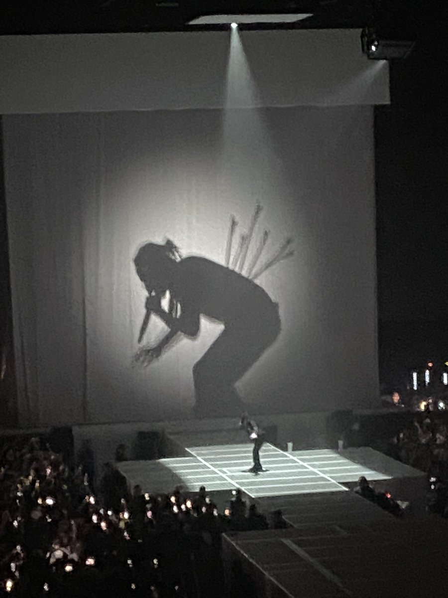 jasmelevn's tweet photo. @IndodaMustTakeC @dakendrickbible @kendricklamar literally my pics bro lmao 300$ tix anyways https://t.co/sjpZ1xIbIM