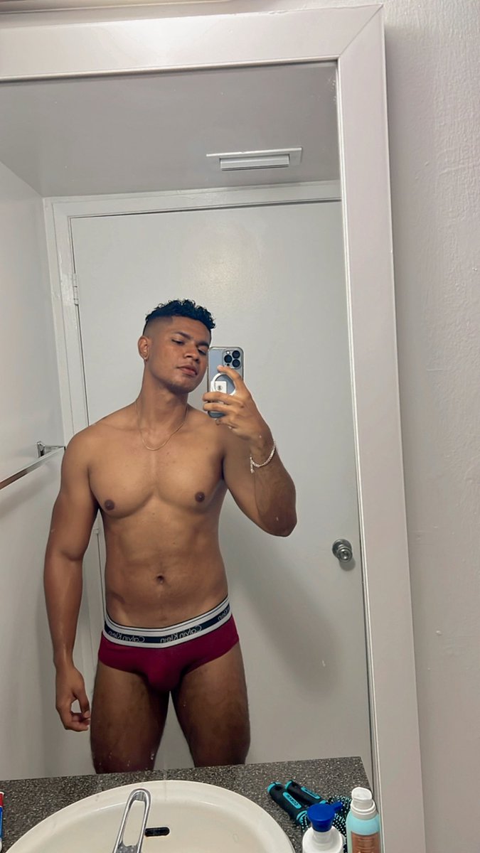brandonssr10's tweet photo. Hola mundo del Twitter 🐬☀️ https://t.co/pzU5b6kk1k
