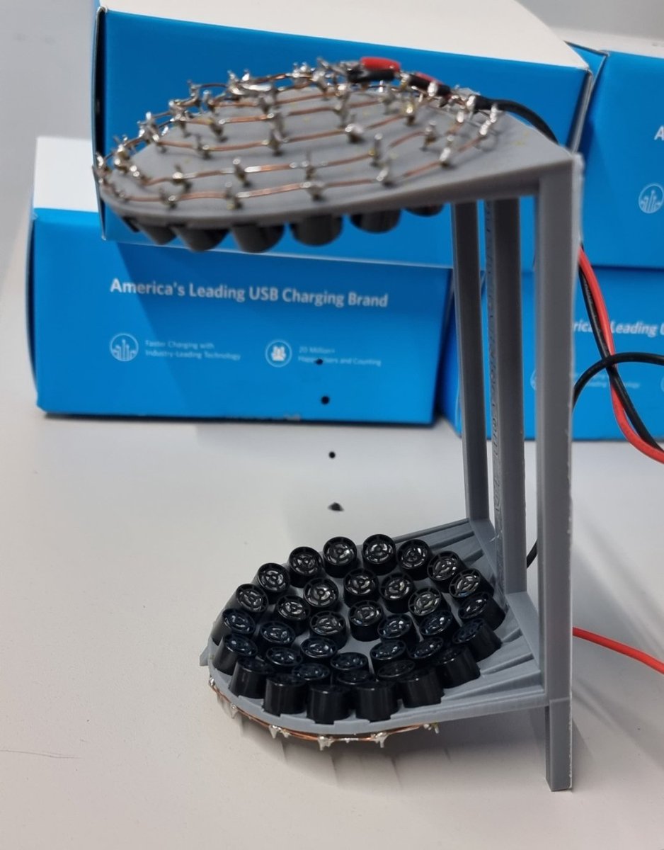#optical #tweezers are #fun, but who said #acoustic #levitation can't be fun too? 🙃

#sciencetwitter #Physics #funinthelab