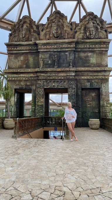 I love this scenery behind me! 😍😌😘 #aquaworld #budapest https://t.co/3wJB1pXvLJ<a href="/tag/aquaworld"class="tags">#aquaworld</a><a href="/tag/budapest"class="tags"><span>#budapest</span></a>