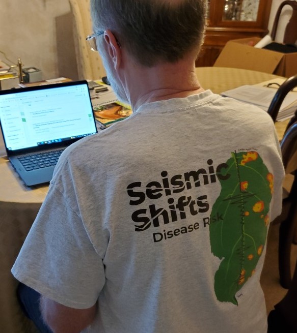TheLarryMadden's tweet image. Excitement. #PlantHealth2022 starts in 1 week. I wonder if APS @plantdisease will have a new t-shirt this year? I am sure the classic "Big Bang Theory" shirt will be for sale again.