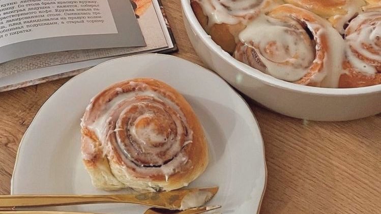 malusokay's tweet photo. Currently craving some fresh cinnamon rolls... 💭✨ https://t.co/AxKuaQw9jw