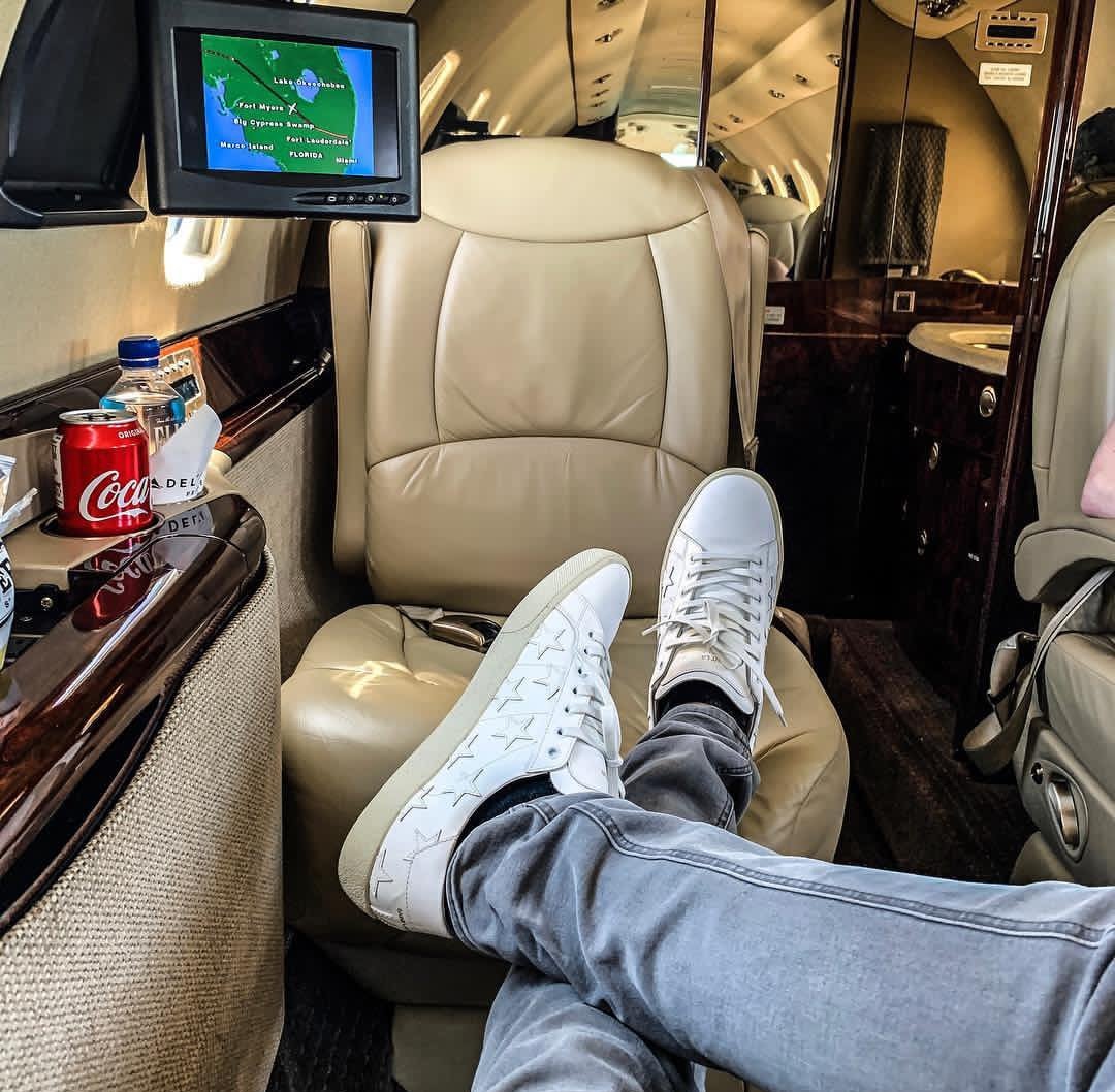 Alexgfxtrades's tweet photo. Puerto Rico ✈️be back on TUESDAY 👋😂 https://t.co/Re1BDHQfF7