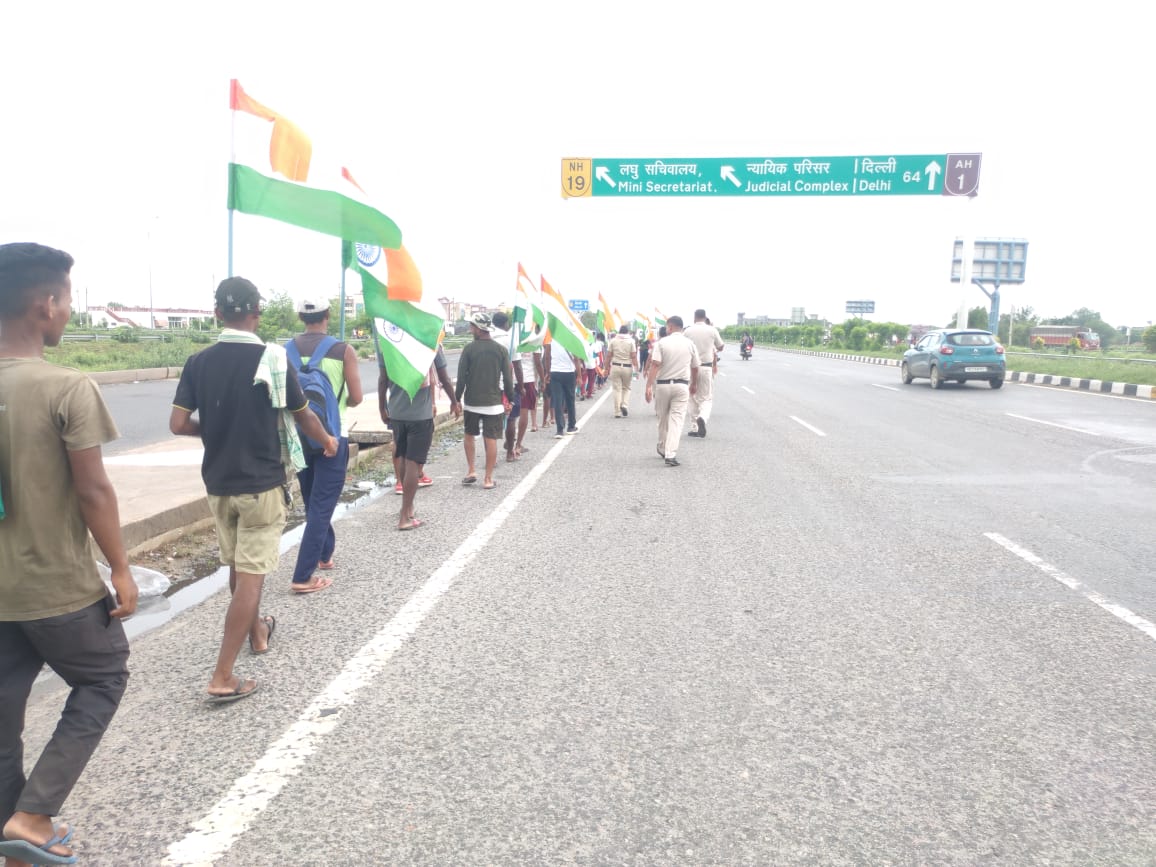 SanjayM74395665's tweet photo. #JusticeForDefenceStudents 
Kya hum log Army Airforce
Student SSC GD ki tarah
March kre https://t.co/x4nQTOCLcu