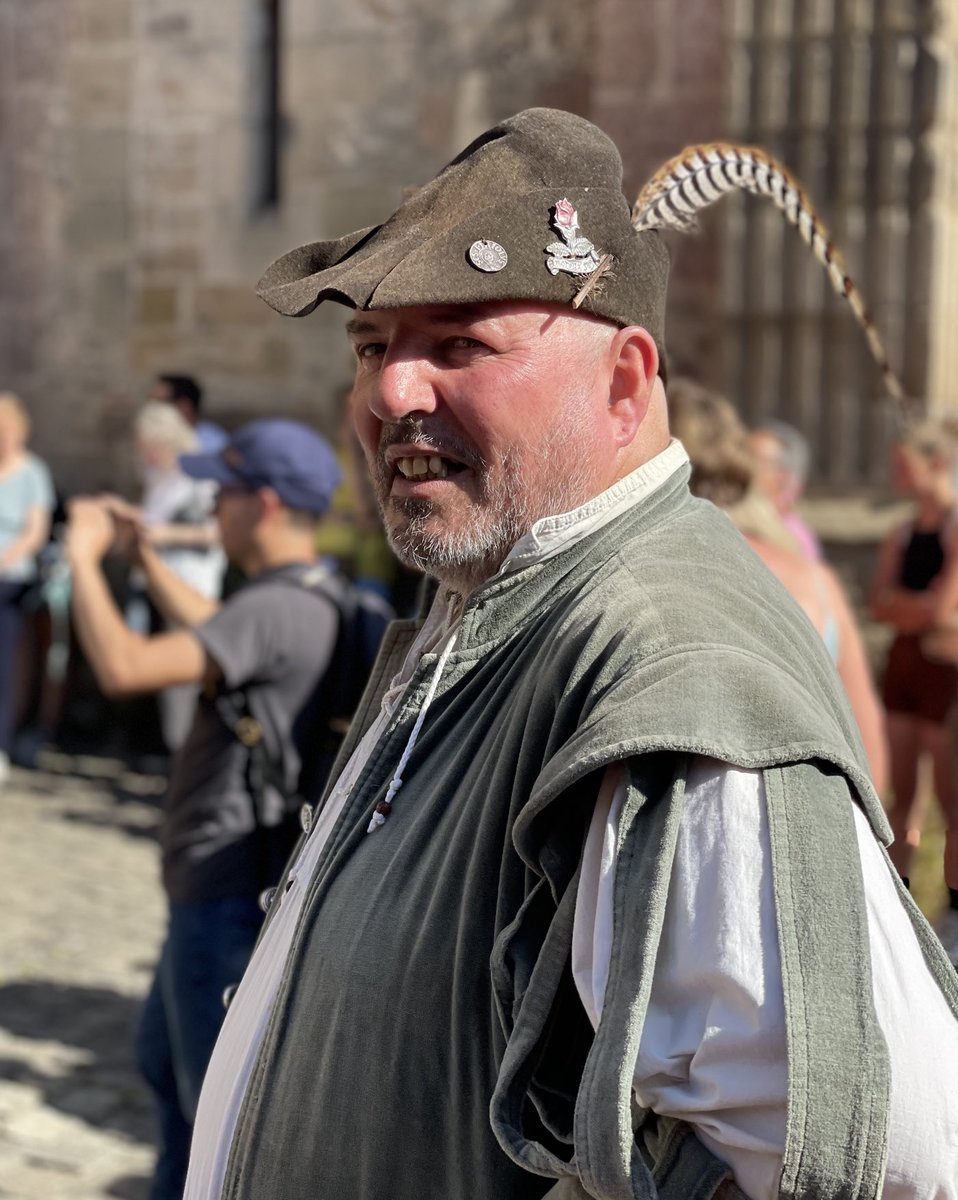 claude_riboulet's tweet photo. Très belle ambiance à la Foire médiévale de Souvigny ⁦@medsouvigny⁩ ! Merci au Maire et au Président François pour leur invitation et leur accueil ! Bravo à tous les acteurs de cette fête qui ne cesse de valoriser le Bourbonnais ! https://t.co/UrapNHCTx4