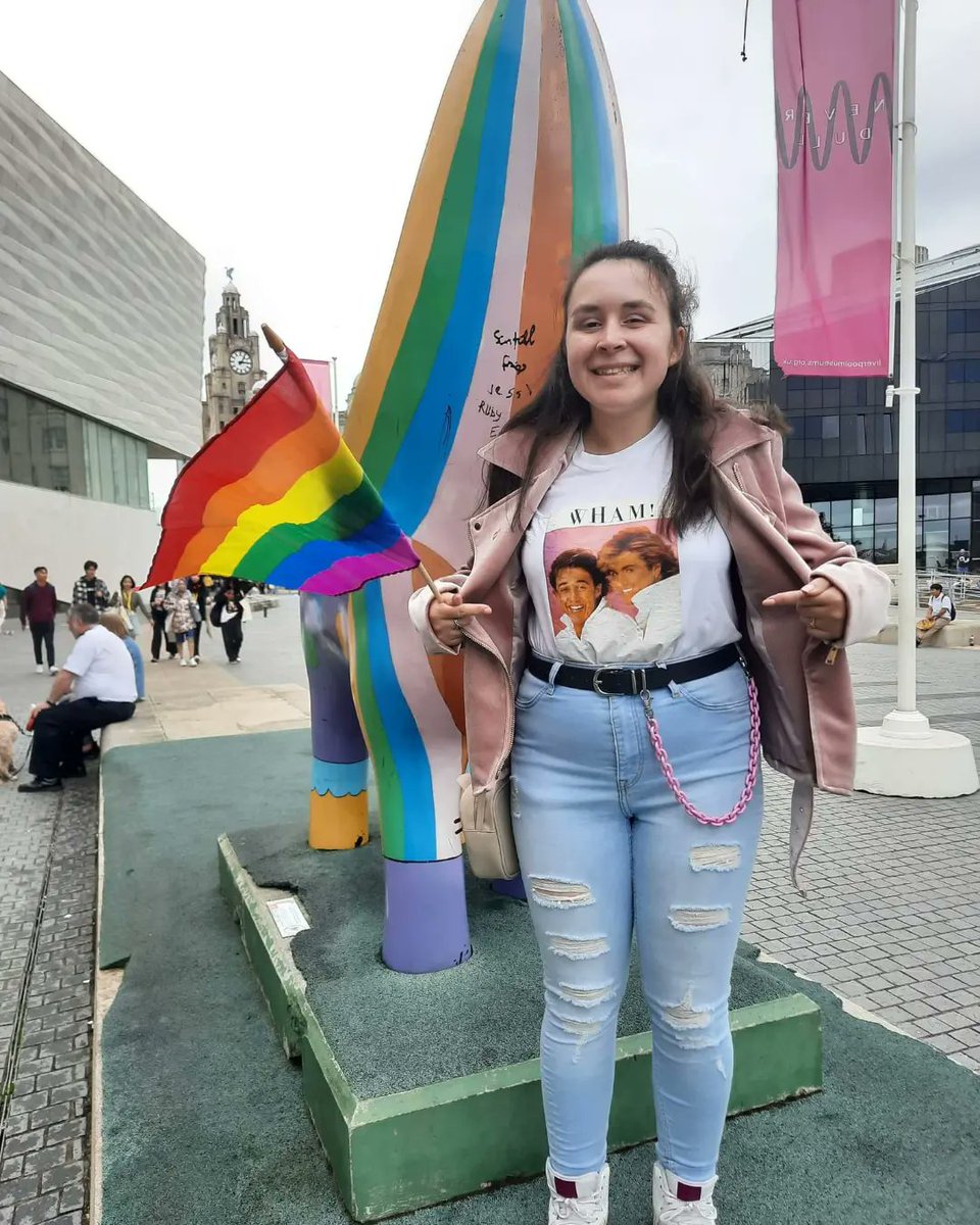 jessicareviews_'s tweet image. I attended pride today and I had to bring George and Andrew with me, I need a Pepsi and Shirlie shirt now! 
#georgemichael #andrewridgeley #pepsidemacque #shirliekemp #PepsiAndShirlie #Wham #Pride #Pridemarch #prideliverpool #Liverpool #80s #1980s