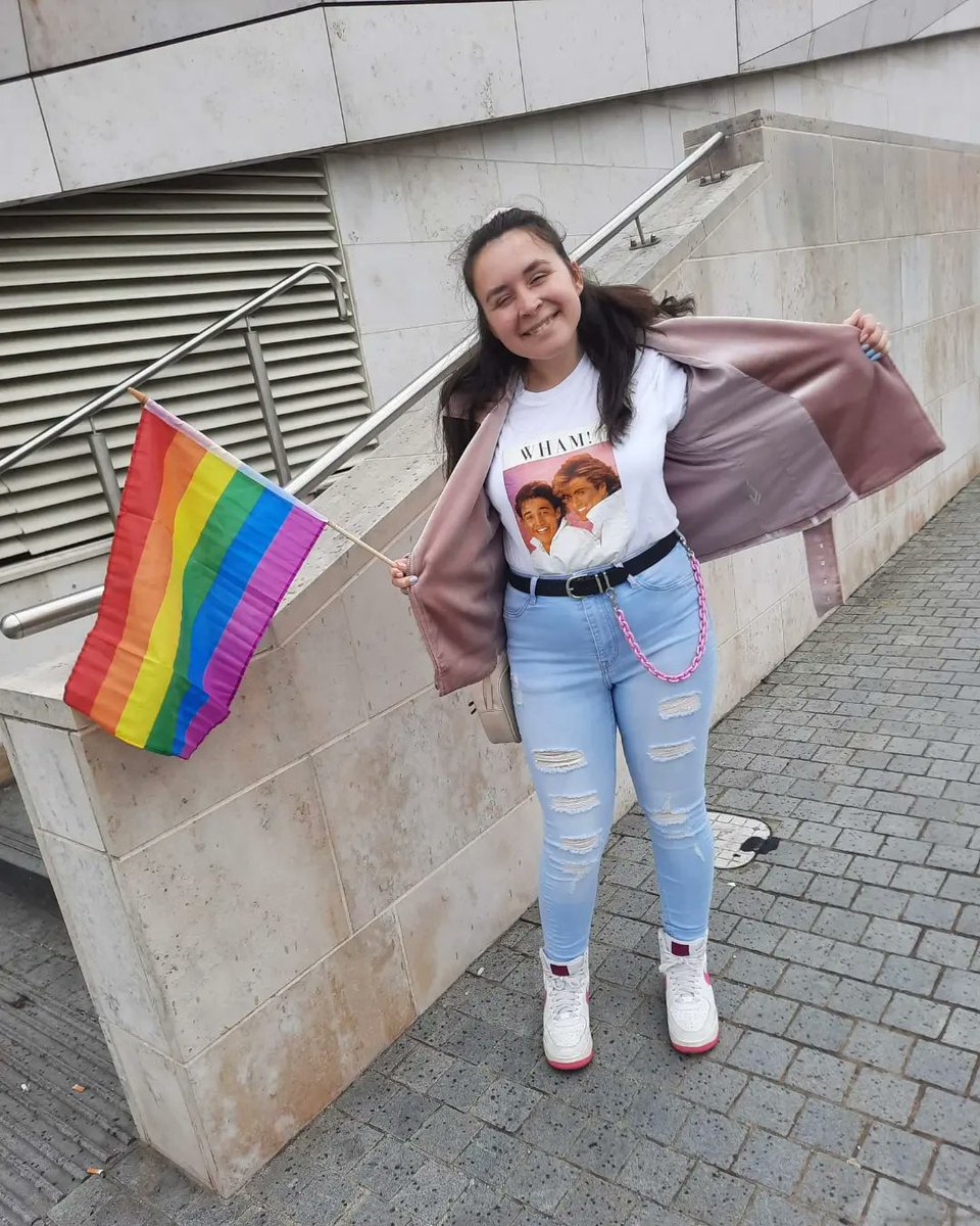 jessicareviews_'s tweet image. I attended pride today and I had to bring George and Andrew with me, I need a Pepsi and Shirlie shirt now! 
#georgemichael #andrewridgeley #pepsidemacque #shirliekemp #PepsiAndShirlie #Wham #Pride #Pridemarch #prideliverpool #Liverpool #80s #1980s