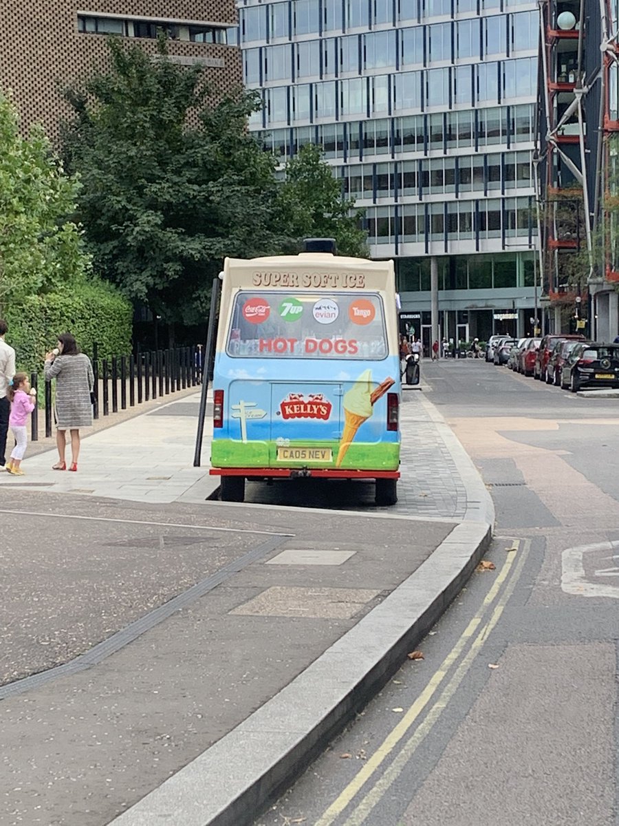 comcab33's tweet image. Ice cream can on the Tate rank again !!! Phone number supplied by council !!! Guess what.  Straight to voicemail and unable to leave message as box is full. Another council only working Monday to Friday in a 24/7 city @lb_southwark @TfLTPH @UnitedCabbies