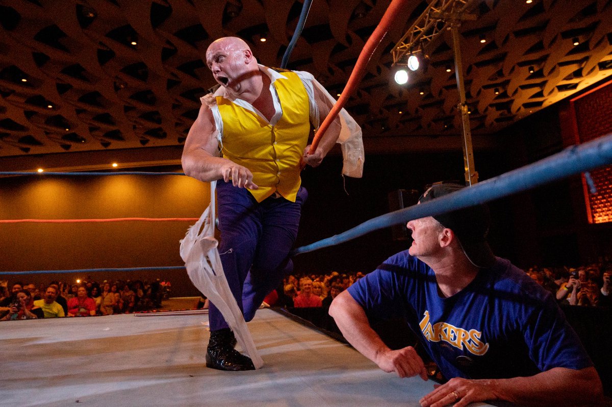 In an alternate multiverse we would like to think this is part of a clerks 3 plot where after joining the sinister six, Randall has a change of heart and helps Dante save the quick stop! #fscw #galaxycon #clerks3 <a href="/BrianCOHalloran/">Brian O'Halloran 💙</a> <a href="/ClerksMovie/">Clerks</a>