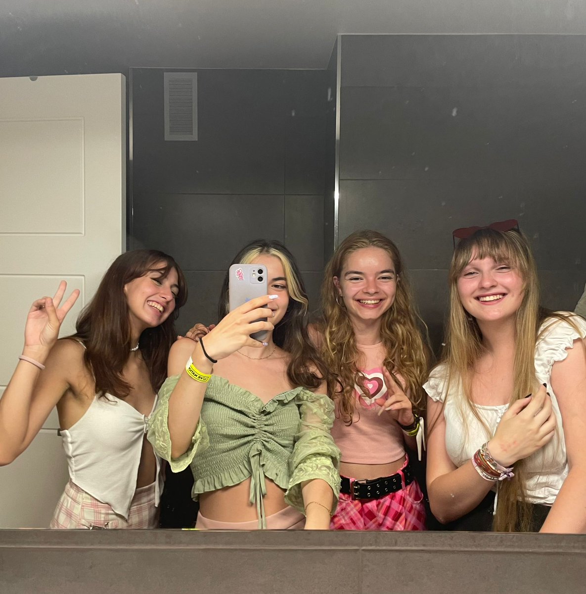 donnyeskimo's tweet photo. my babies 🫶🏼💗🧚🏼‍♀️ after three years https://t.co/cBd2n7ECcf