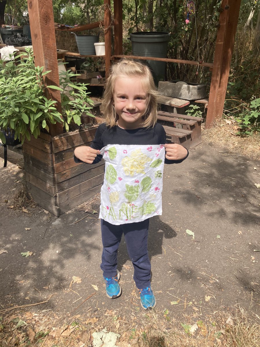 WCWCatford's tweet photo. What a busy week! We had an open day, wildlife day hunting for #minibeasts & #birds We did #leafprinting #hapazome Plus we hosted an #afgan womenโs group & made #herbaltea #smudgesticks did a garden tasting & picked #blackberries. Book now #summerevents https://t.co/MSS0kpv1GS https://t.co/BPUzQYBLPj