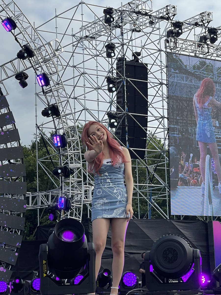 umjithinking's tweet image. SHE!! IS!! SO!! BEAUTIFUL!!