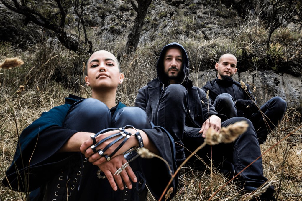 NUEVO EP | "Extravío" es el cuarto lanzamiento de <a href="/munnband/">MUNN</a> 🇪🇨 con canciones inéditas y remixes de su último disco "Odisea". Escúchalo aquí >> lerock.cl/escucha-aqui-e…