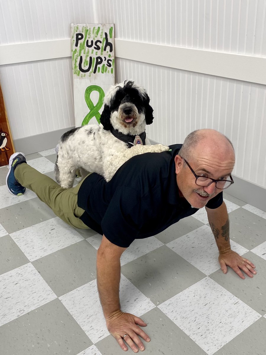 PSD_Stella's tweet photo. An awesome day volunteering and walking with Bill and Susan for #LoopTheLoop 💚. #MentalHealth @CMHANL #PushUpMan https://t.co/g2PE8lQi5E
