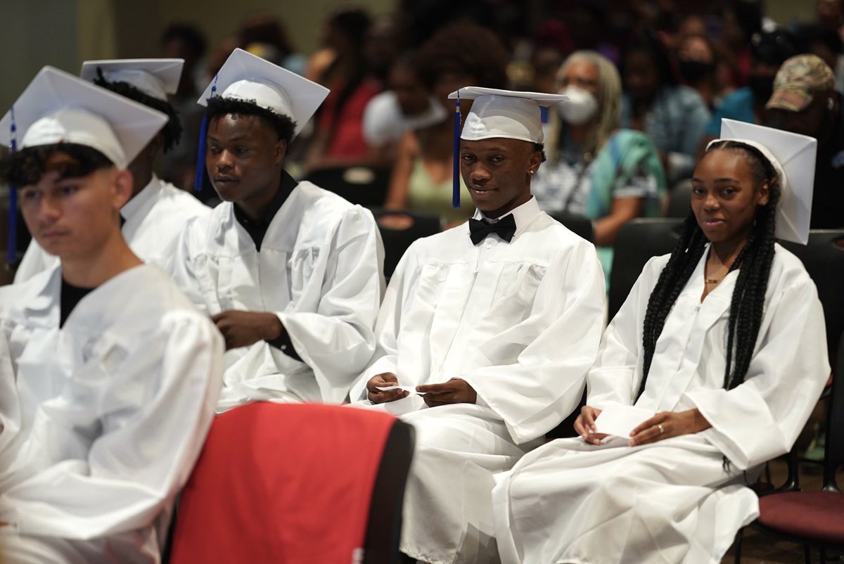MSCSK12's tweet photo. "Endurance is not just the ability to bear a hard thing but to turn it into glory." 🎉Con-GRAD-ulations to our GLORIOUS Summer Class of 2022!
#MSCSFirstCla22 https://t.co/KVZ6bab0Fh