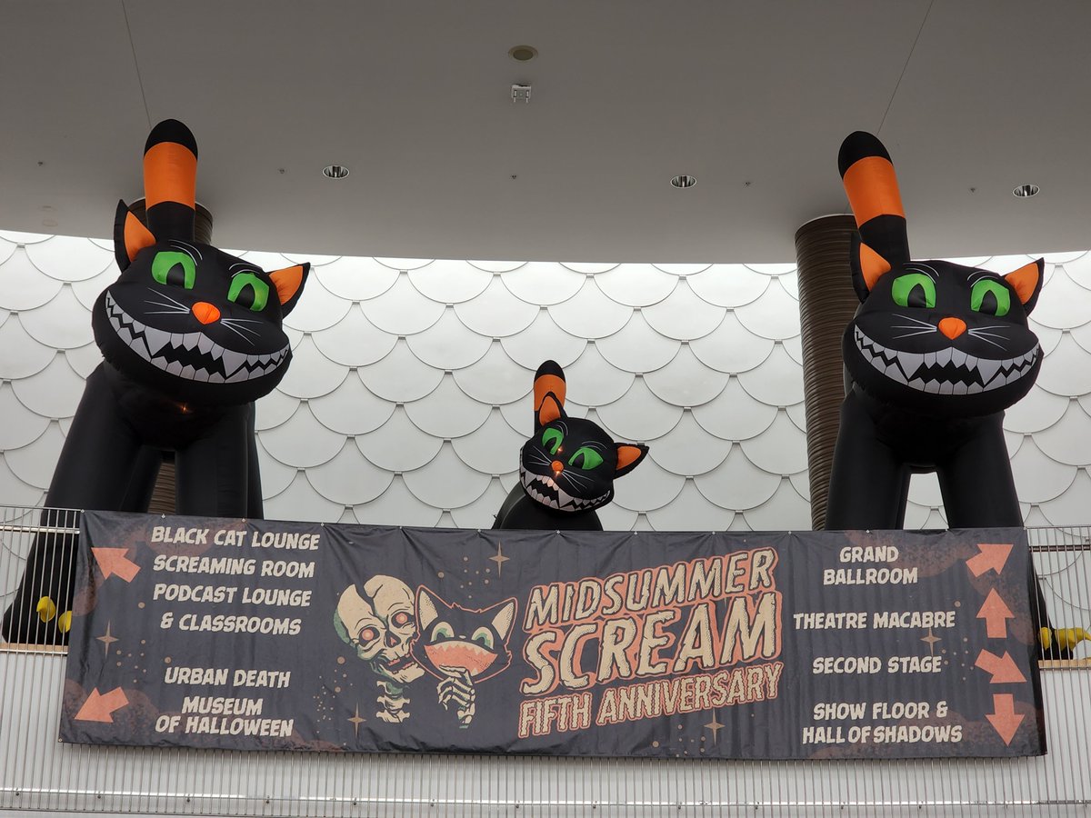 We'll be live at <a href="/MidsummerScream/">Midsummer Scream</a> all day, come get scared with us! #MidsummerScream

twitch.tv/TheCraneCouple