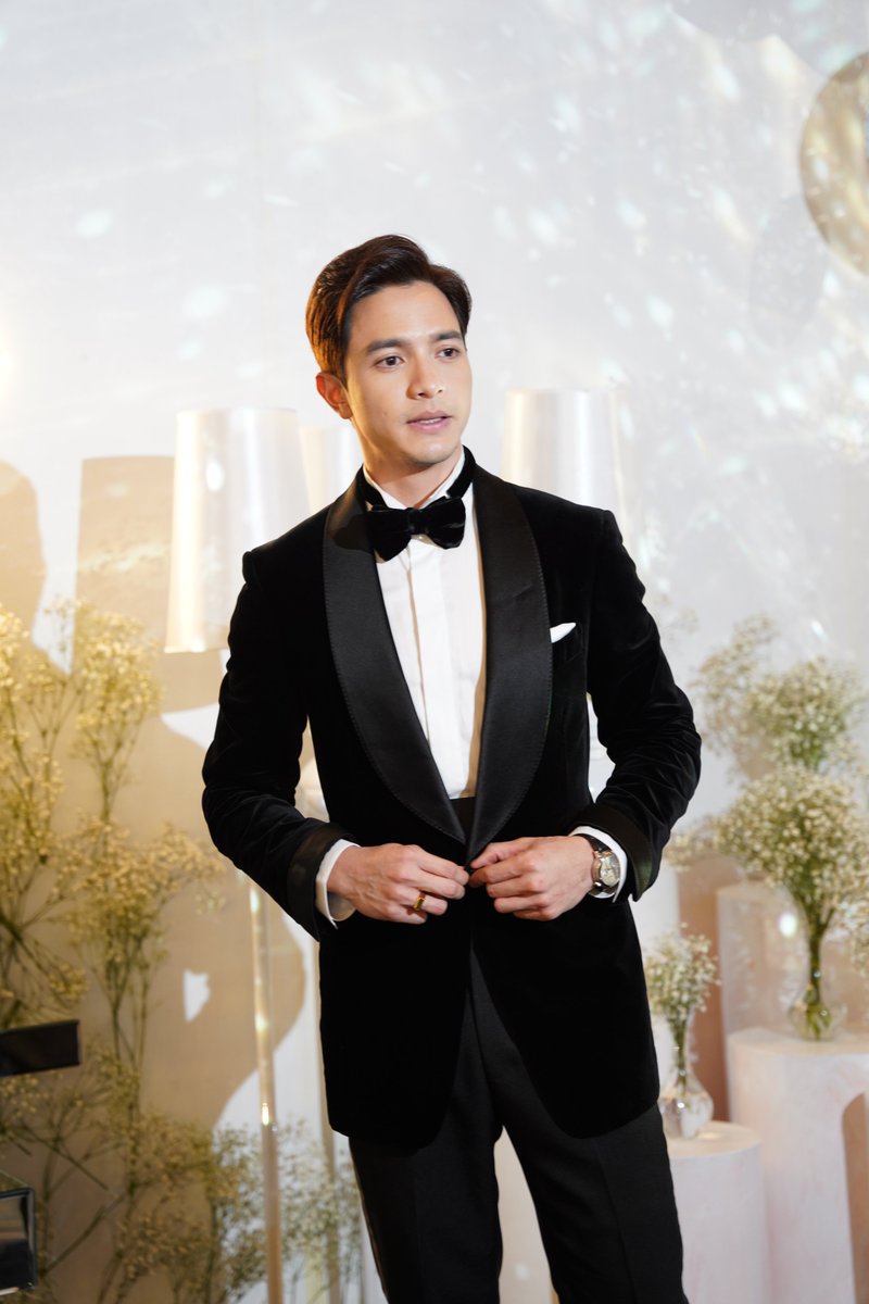 AldenTrendsOFC's tweet photo. Dashing debonaire indeed!

Ladies and gentlemen, the man we stan...
and our KING...

MR. ALDEN RICHARDS!

@aldenrichards02  
#ALDENattendsGMAGala 
#ALDENRichards 
GMAxALDEN GalaOHNight https://t.co/jiVUtm4rII
