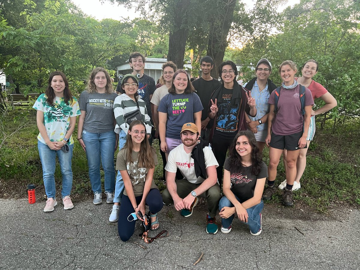 Texas_EEB's tweet photo. Is it too early for a Throwback Thursday? 🥺
Here's when we went to Science Under The Stars at the Brackenridge Field Laboratory! We learned a lot about plants 🌱🥰 https://t.co/BdfsOMKX2J