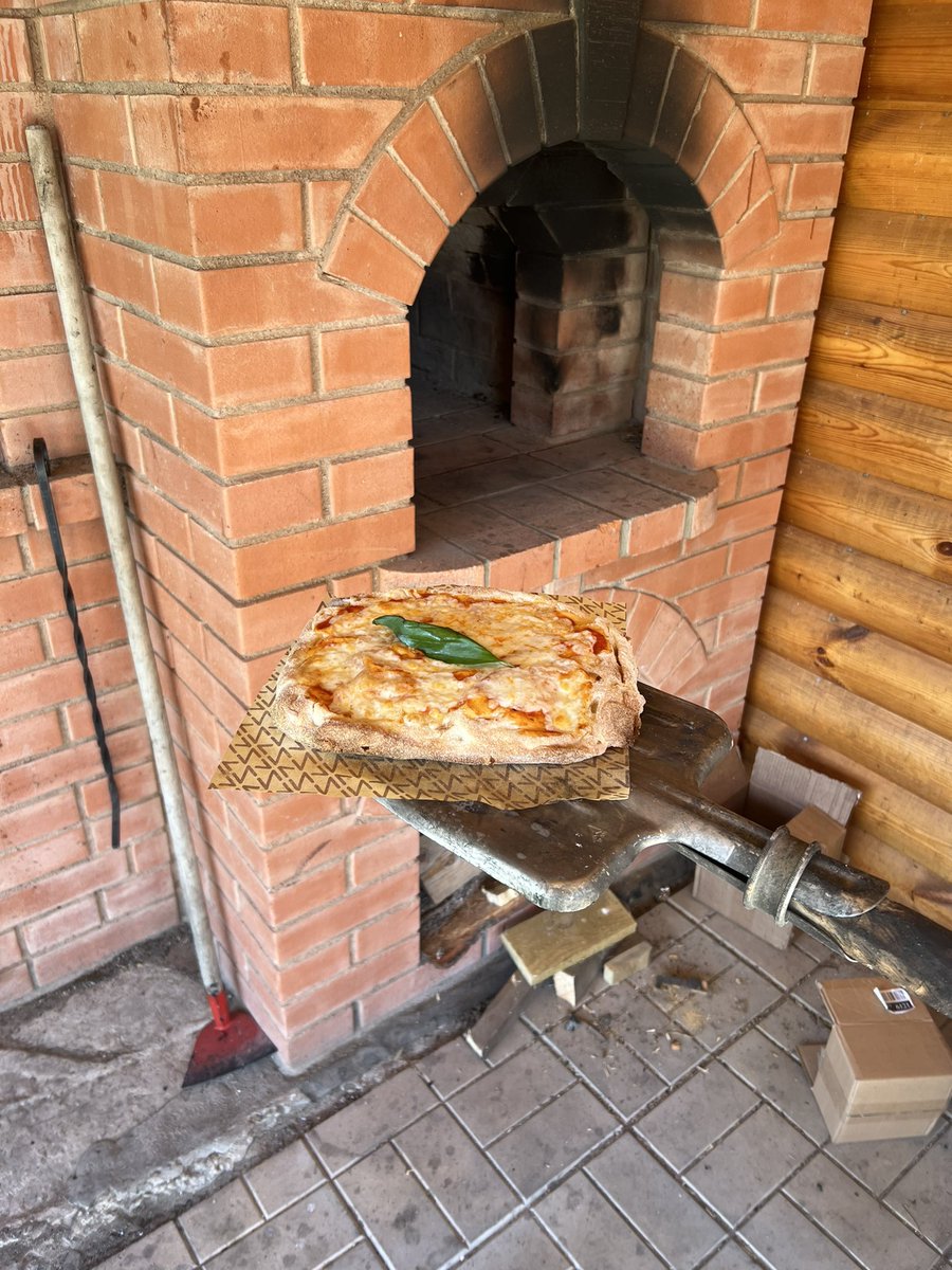 AlexeyBara's tweet photo. Сеня решил утром приготовить пиццу https://t.co/eozm5qOz1b