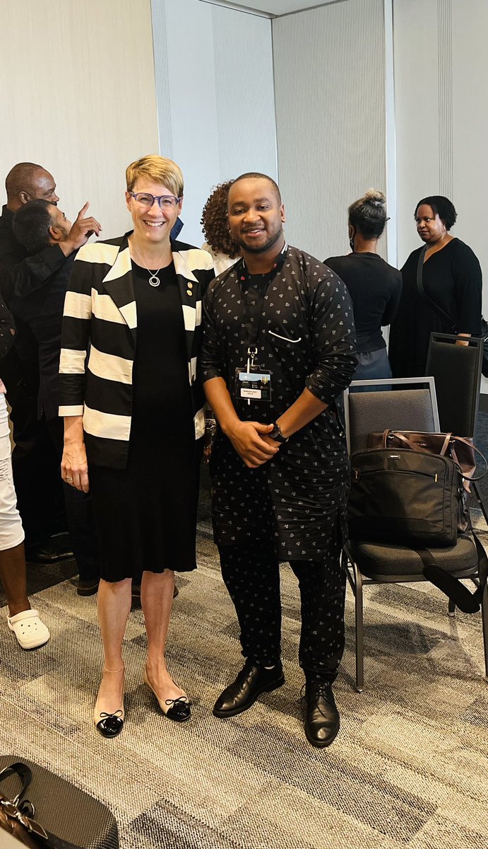 ourymajor's tweet photo. Au sommet pan canadien des communautés Noires, j’ai eu le privilège de rencontrer et discuter avec Madame Marie-Claude Landry, présidente de la commission Canadienne des droits de la personne. 🇨🇦 https://t.co/ImnmyYThJI