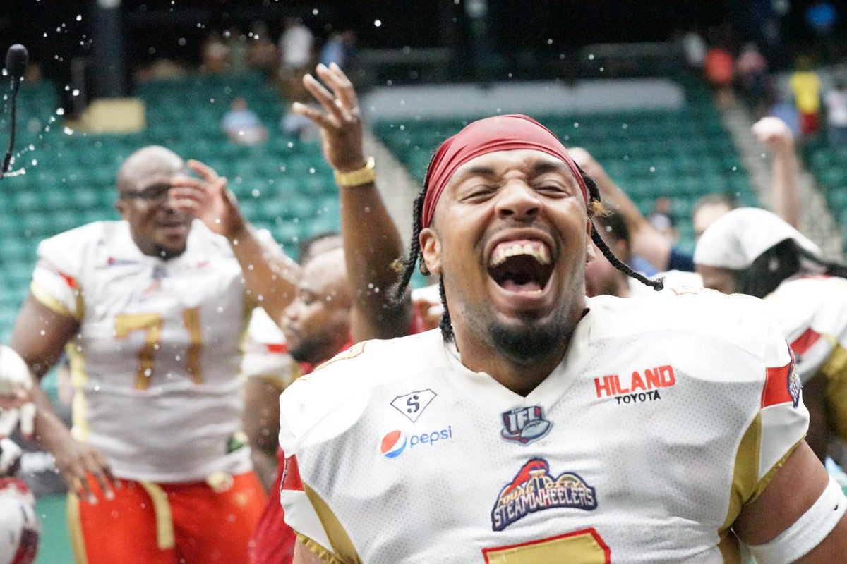 MDuncan_7's tweet image. To be in this position is an honor ! Coach and I talked about this all off season about the ultimate goal ! We barely got in the playoffs but we did it! Two weeks away from the National Championship 🙏🏽💙