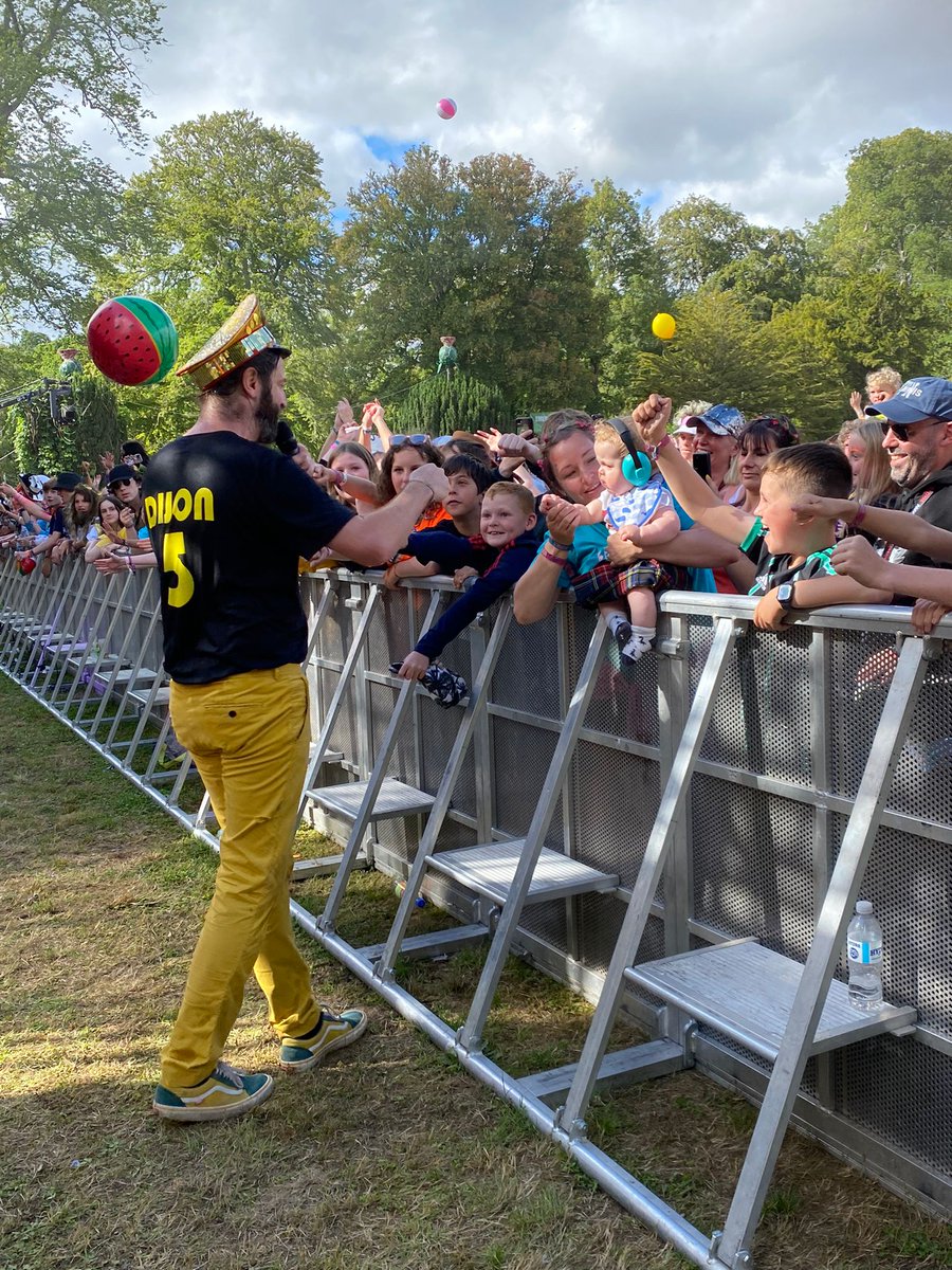 Who was at @colonel5mustard?
💛 ⭐
Absolutely rocking it as always at the Garden Stage
😎