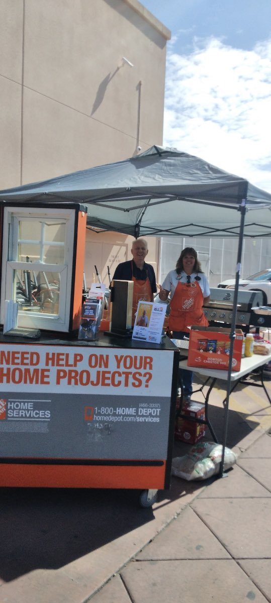 PeteRodriguez__'s tweet image. Specialist Lorraine and HDE Rep Paul with our Home Services event this weekend! #LeadsInSalesWin #PMDWinsWithServices 

@SarahMonaco091 @MattCramer179 @ArmijoPete @LaurieBeyale @mel_HdeDist94 @Melinda11521488