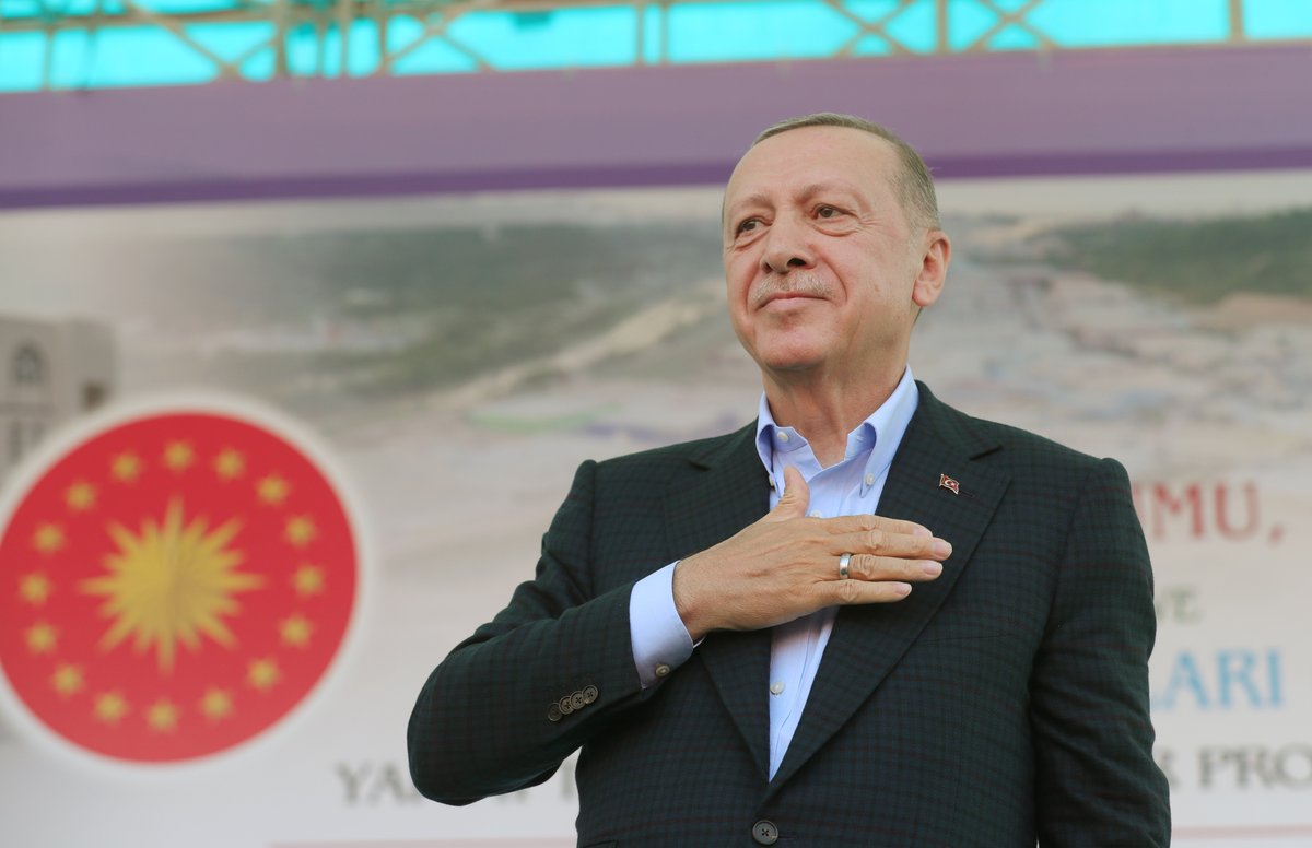 RTErdogan's tweet photo. Ülke ve millet sevdası yüreğimizde olduğu müddetçe dünyaya sığmayız, Ordu’yla beraber yol yürüdüğümüz müddetçe yorulmayız.

Teşekkürler Ordu… 🇹🇷 https://t.co/ysOMHG3y9M