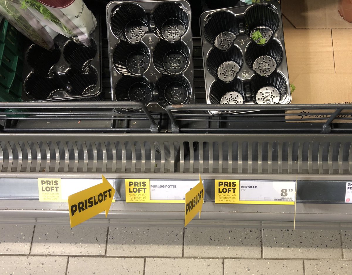 hjecon's tweet photo. In case you have not actually seen one in the wild, here are price ceilings seen in Copenhagen. (= prisloft). They are self-imposed by the store. I spot some signs of rationing!
#inflation #econtwitter #dkoko https://t.co/QBiGB1aKYo