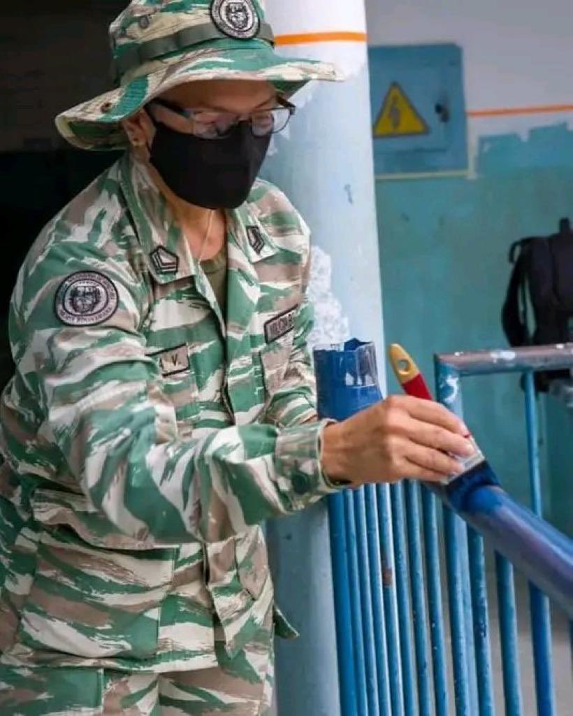 ¡Por la salud! ¡Por la educación! ¡Por Venezuela! Así están desplegadas las #Bricomiles a lo largo y ancho de nuestra Patria. La #FANB como siempre honrada de acompañar a nuestro pueblo en todas sus luchas ¡PA’ LANTE SIEMPRE! ¡Vamos!