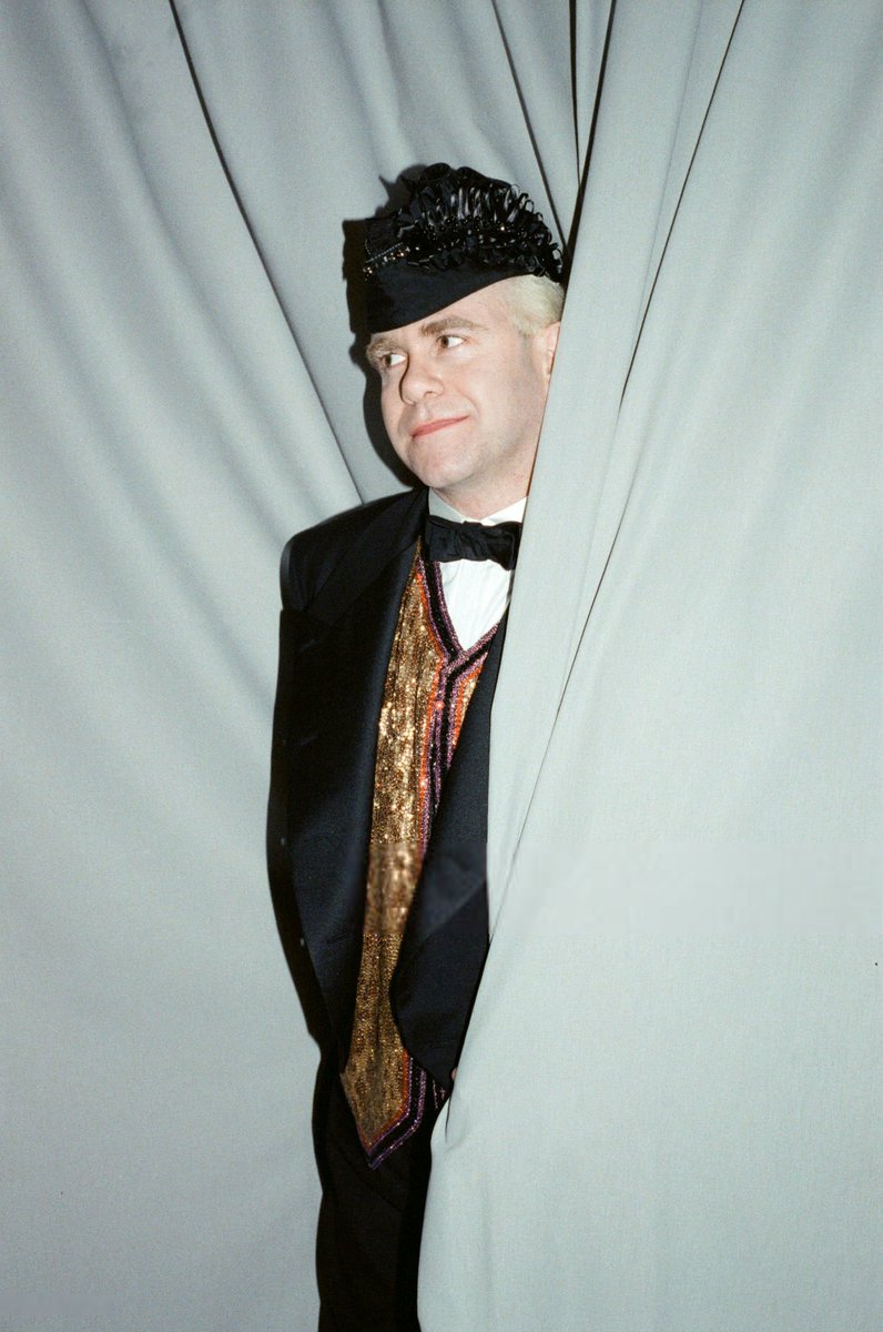 #EltonJohn pictured in Paris where he is performing during his Reg Strikes Back Tour, 23rd March 1989.

📷: Paul Massey