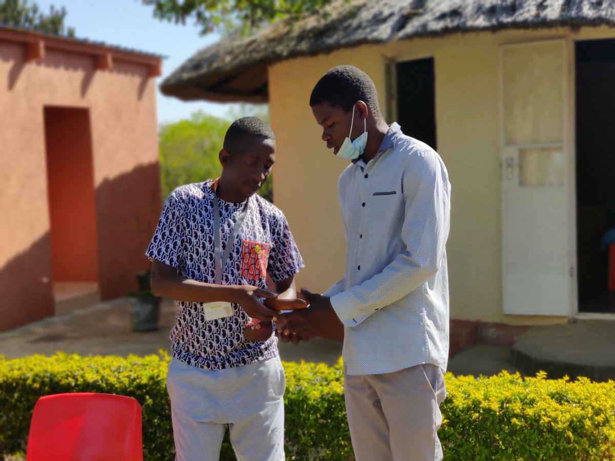 HOCICZW's tweet photo. #HOCICzw Project Officer @Jayteencube's life journey is testimony of the impact the #Brotha2Brotha and #Sista2Sista program has. Having been part of it as a Mentor in 2018, today he leads one of #HOCICzw's programs 💪 #FoodSecurityLivelihoodsProgram
#FSLP
#SecuringRightsProgram https://t.co/aj0BOHAk1q